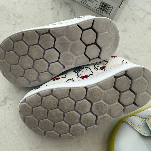 Adidas x Hello Kitty Superstar 360 toddler 6.5 - Picture 5 of 6